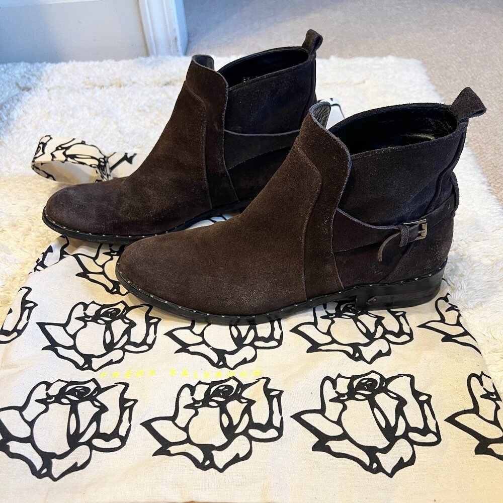 Freda Salvador Women's Star Fringe Overlay Brown Suede Flat Booties Size 10